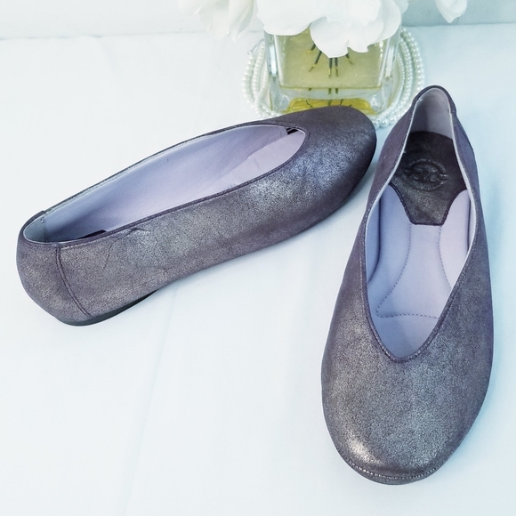 Johnston & Murphy Flats - Picture 2 of 12